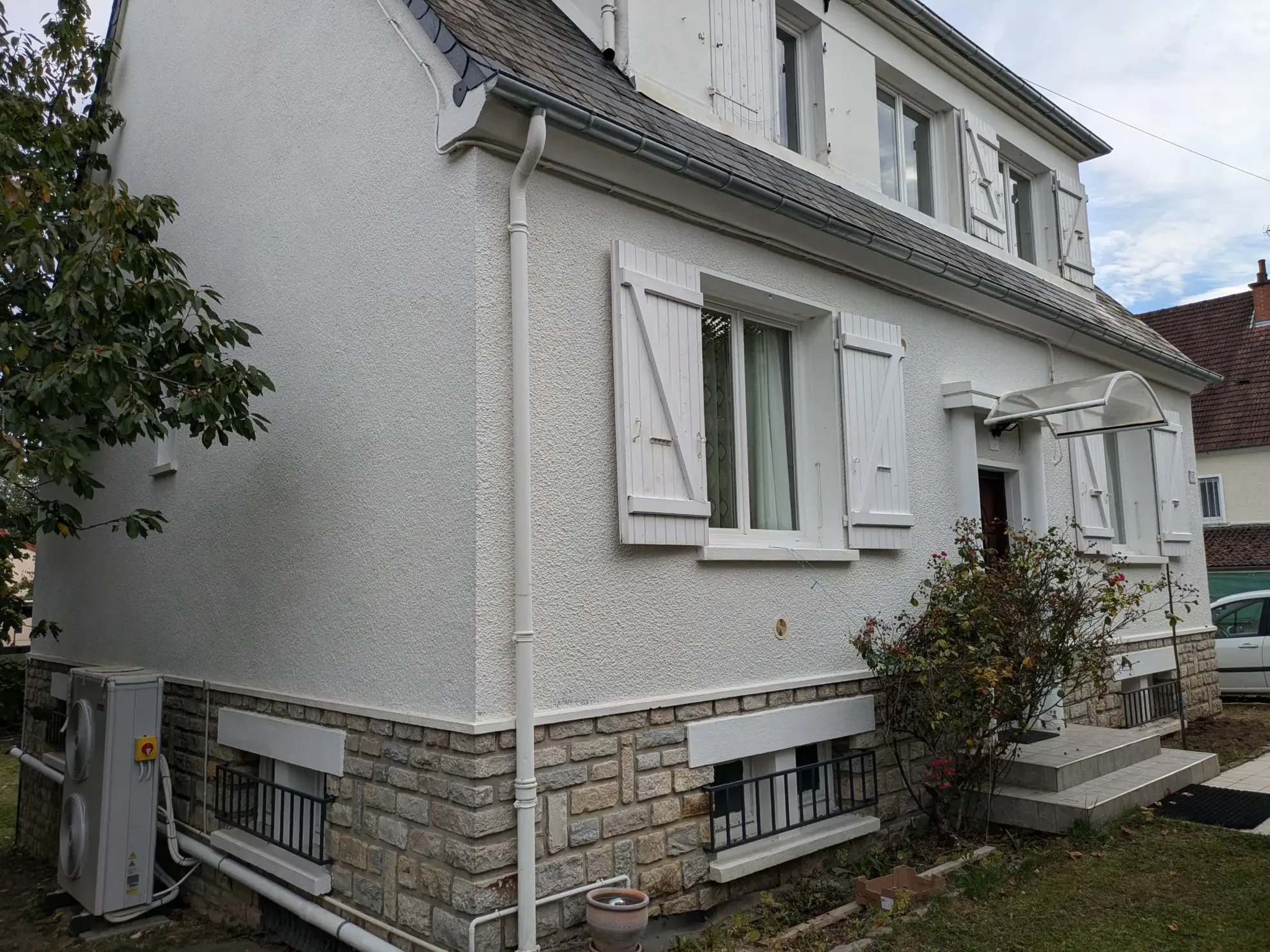 Maison Indépendante à Nevers - 5 Chambres près des Commodités 