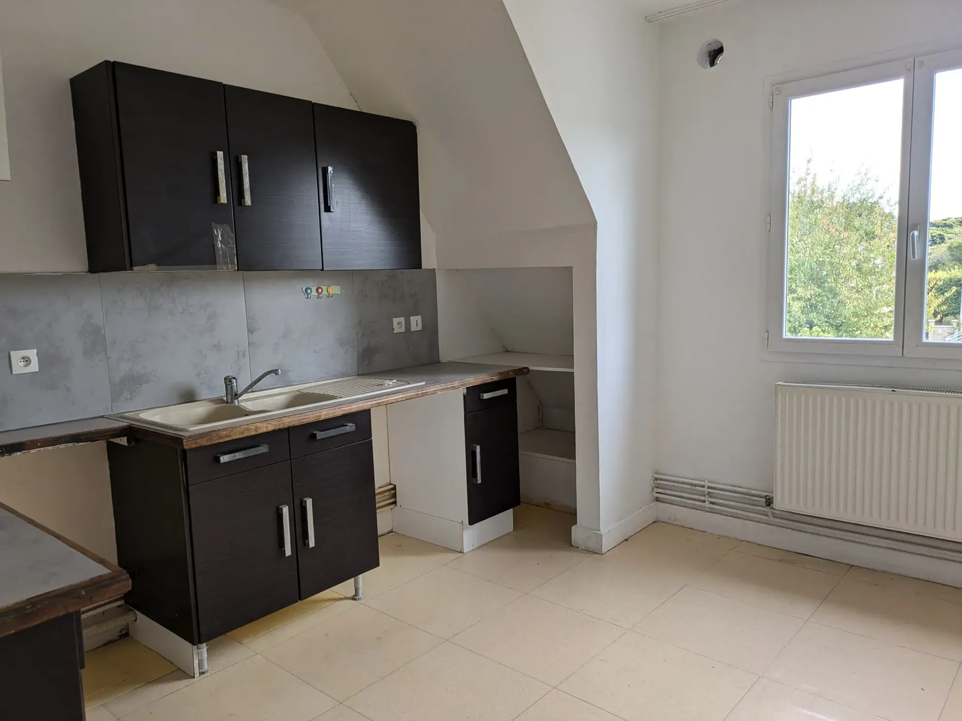 Maison Indépendante à Nevers - 5 Chambres près des Commodités 