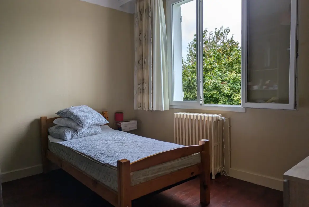 Maison Indépendante à Nevers - 5 Chambres près des Commodités 
