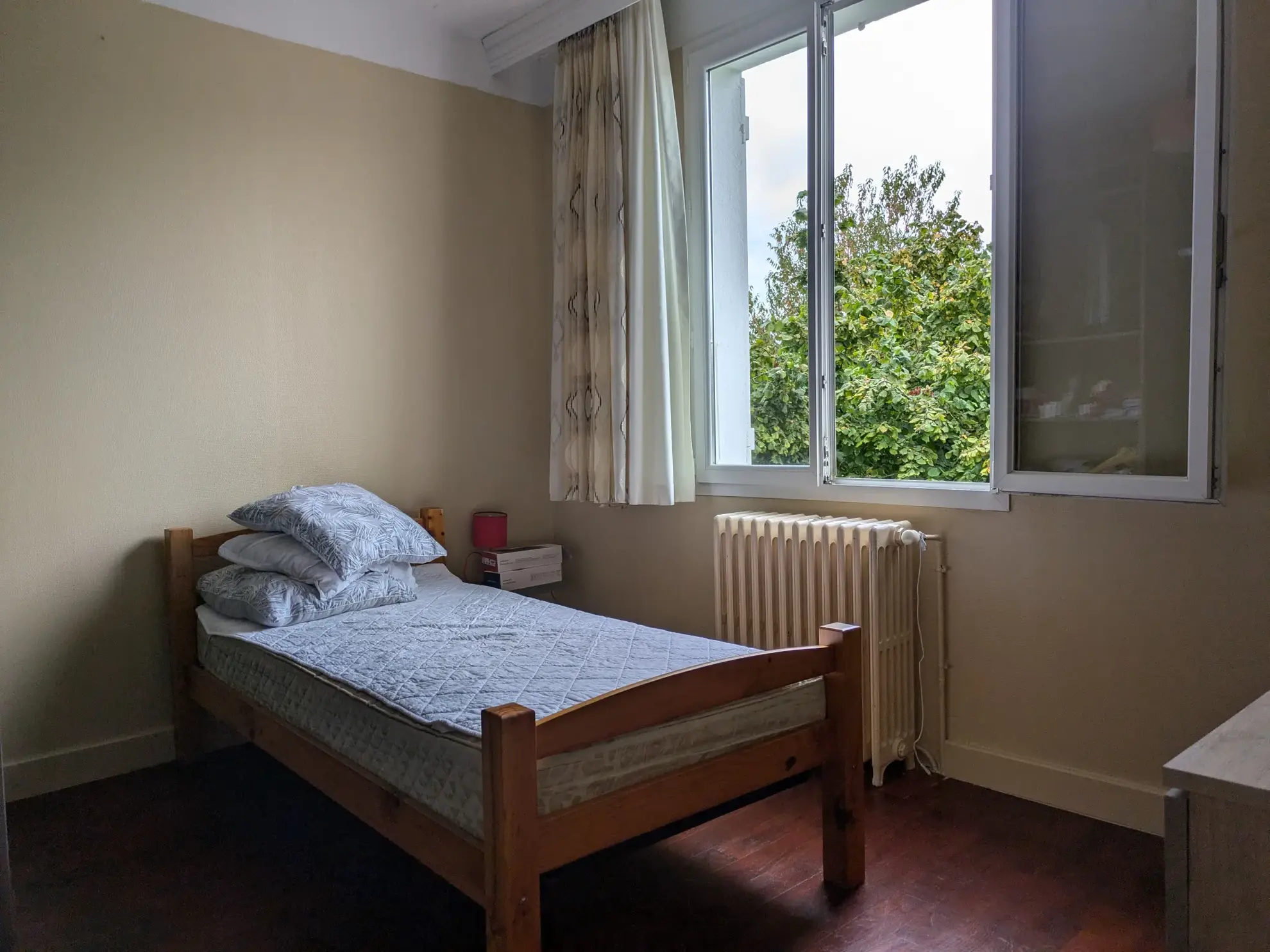 Maison Indépendante à Nevers - 5 Chambres près des Commodités 
