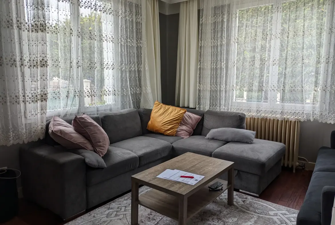 Maison Indépendante à Nevers - 5 Chambres près des Commodités 