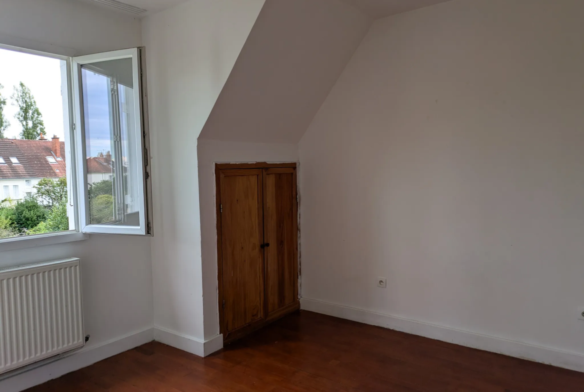 Maison Indépendante à Nevers - 5 Chambres près des Commodités 