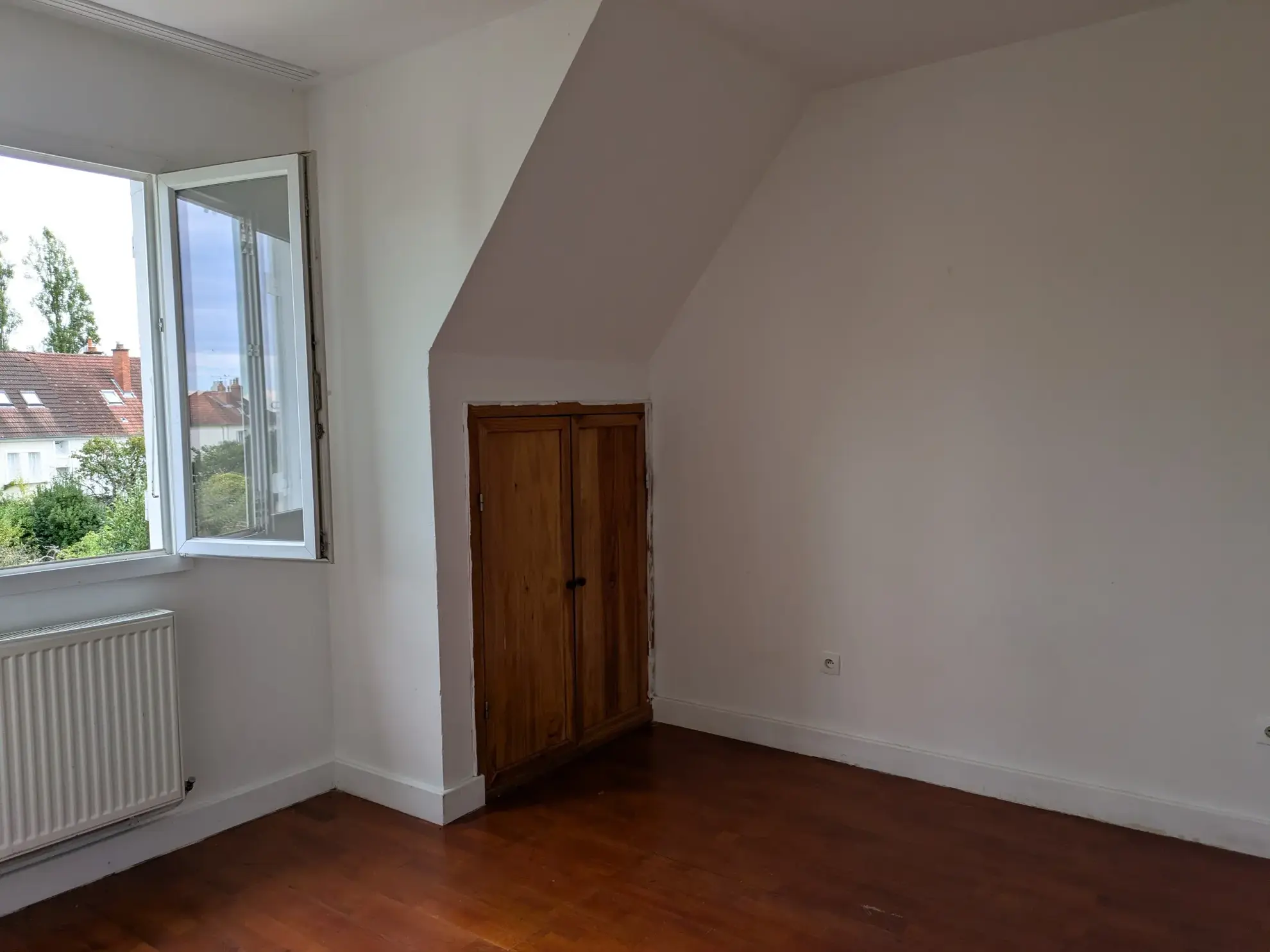 Maison Indépendante à Nevers - 5 Chambres près des Commodités 