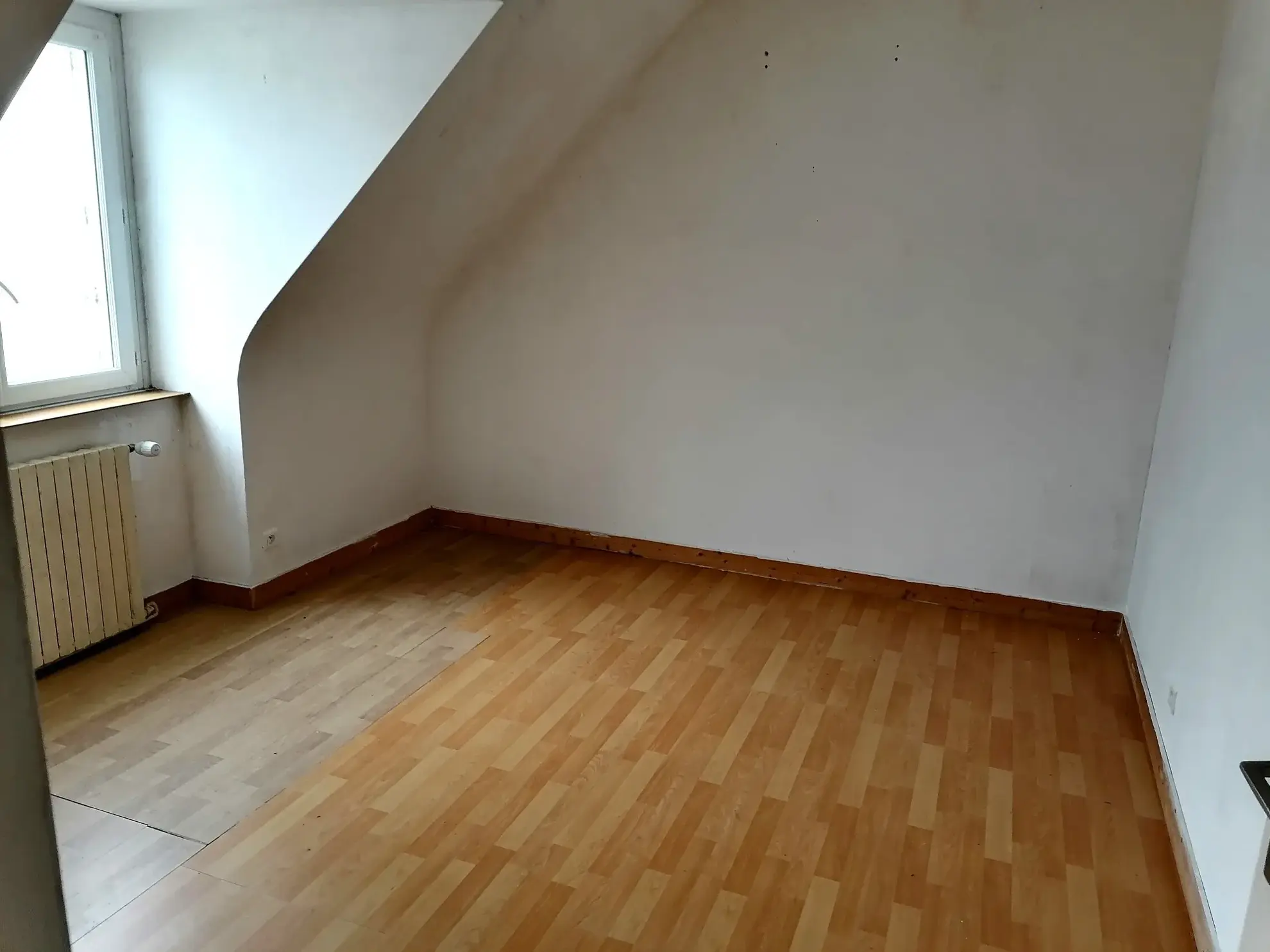 Maison à Plogoff de 105 m² à rénover - 180 200 € 