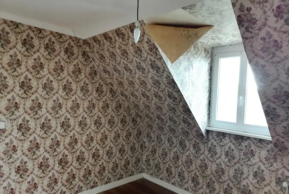 Maison à Plogoff de 105 m² à rénover - 180 200 € 