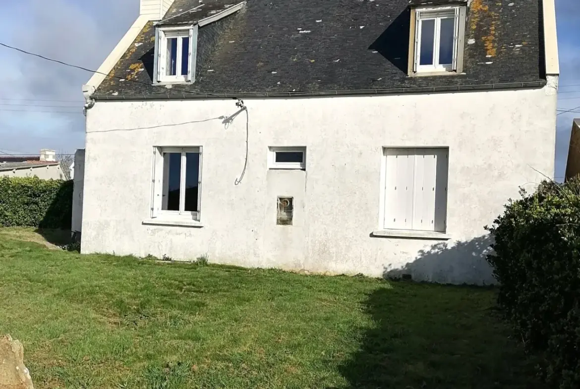 Maison à Plogoff de 105 m² à rénover - 180 200 € 