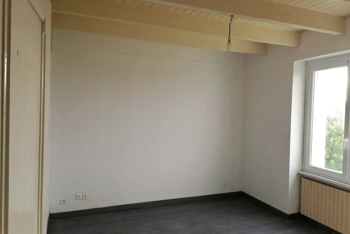 Maison à Plogoff de 105 m² à rénover - 180 200 € 
