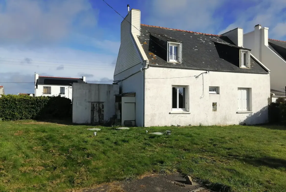 Maison à Plogoff de 105 m² à rénover - 180 200 € 