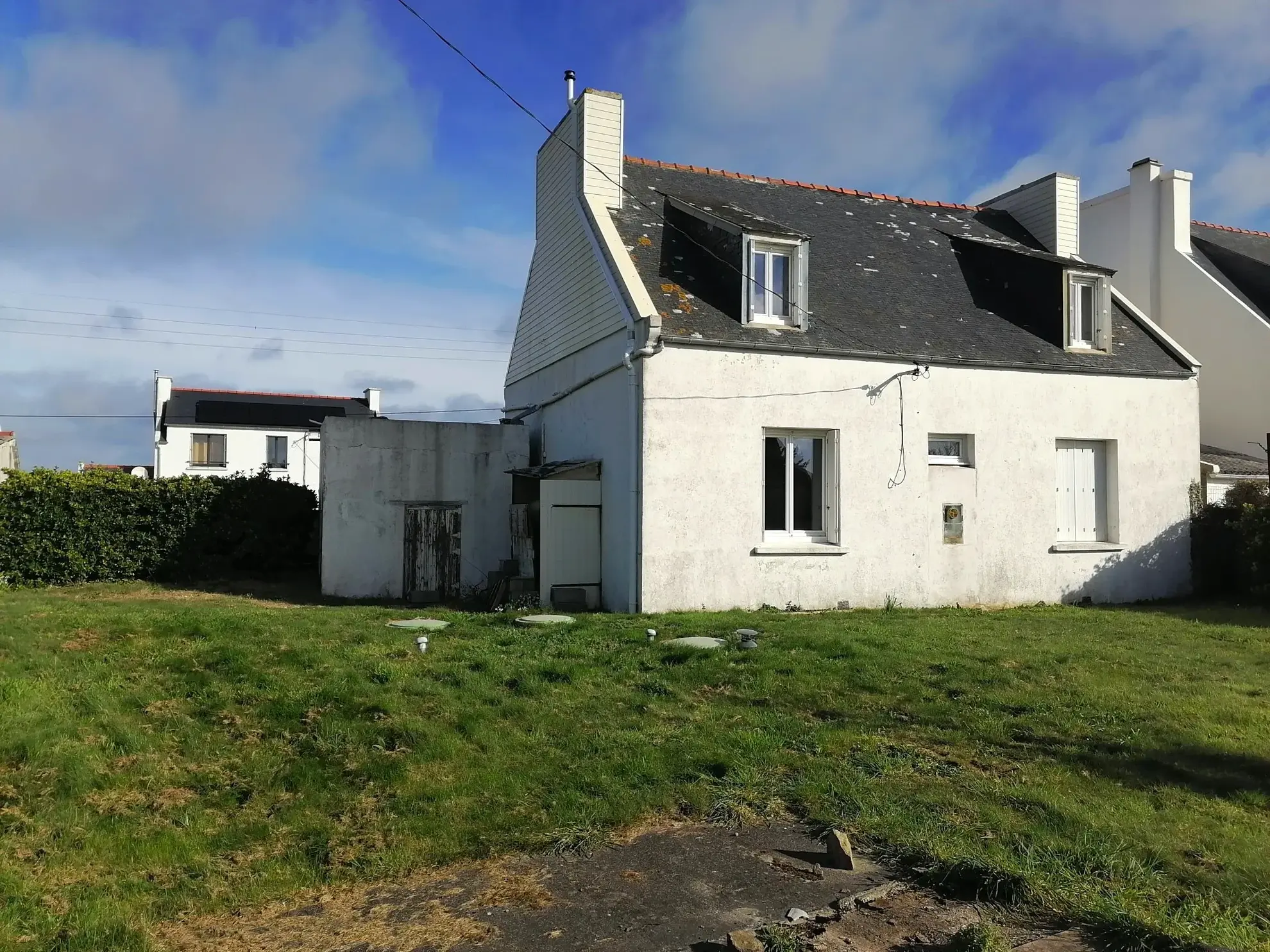 Maison à Plogoff de 105 m² à rénover - 180 200 € 