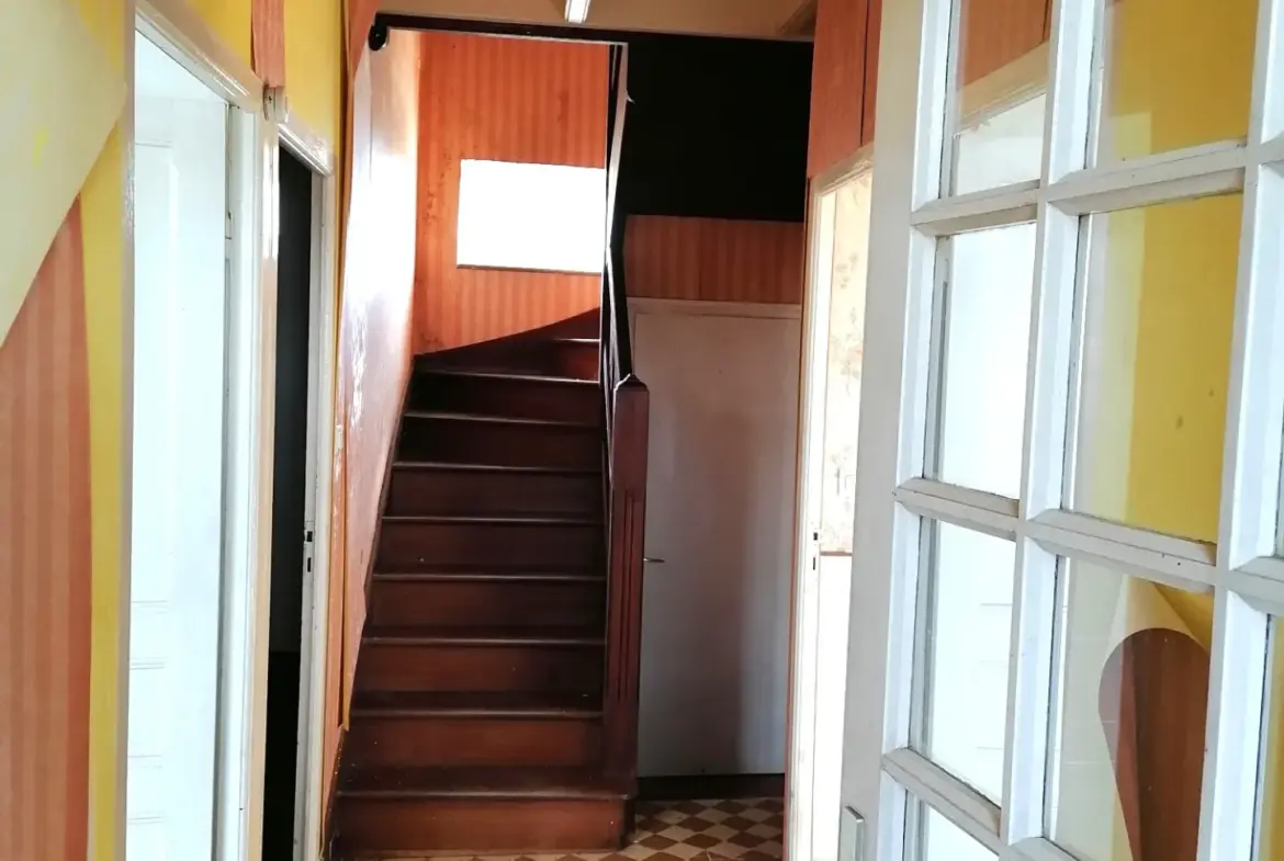 Maison à Plogoff de 105 m² à rénover - 180 200 € 