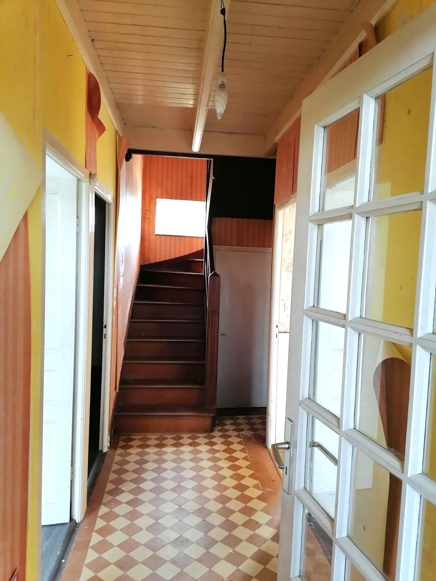 Maison à Plogoff de 105 m² à rénover - 180 200 € 
