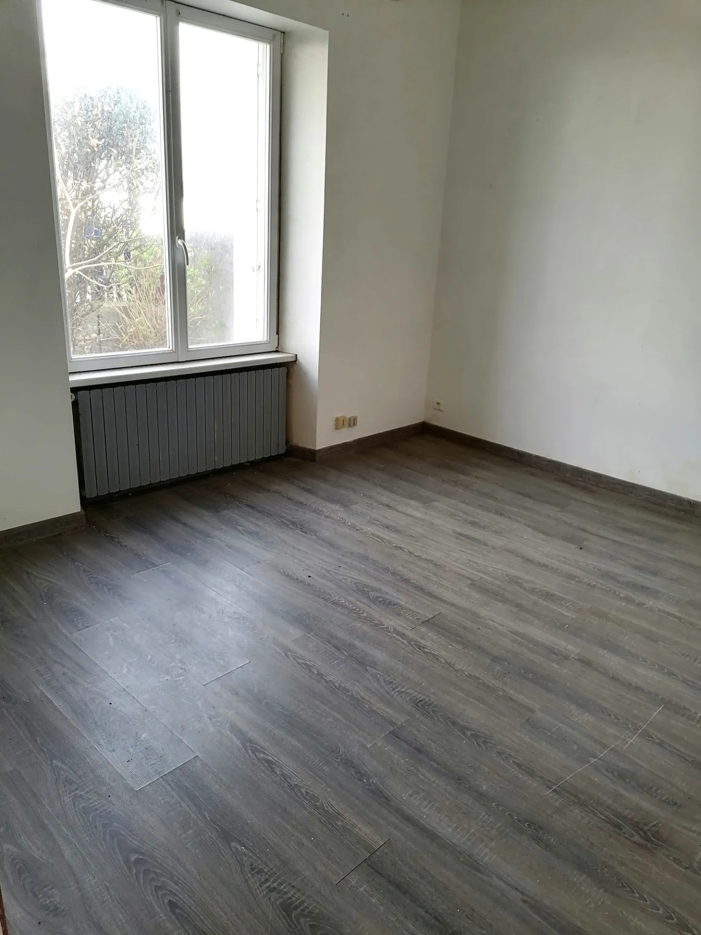 Maison à Plogoff de 105 m² à rénover - 180 200 € 