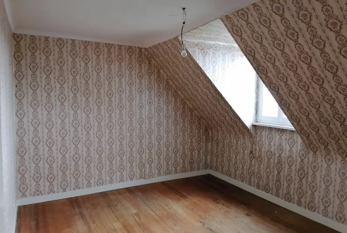 Maison à Plogoff de 105 m² à rénover - 180 200 € 