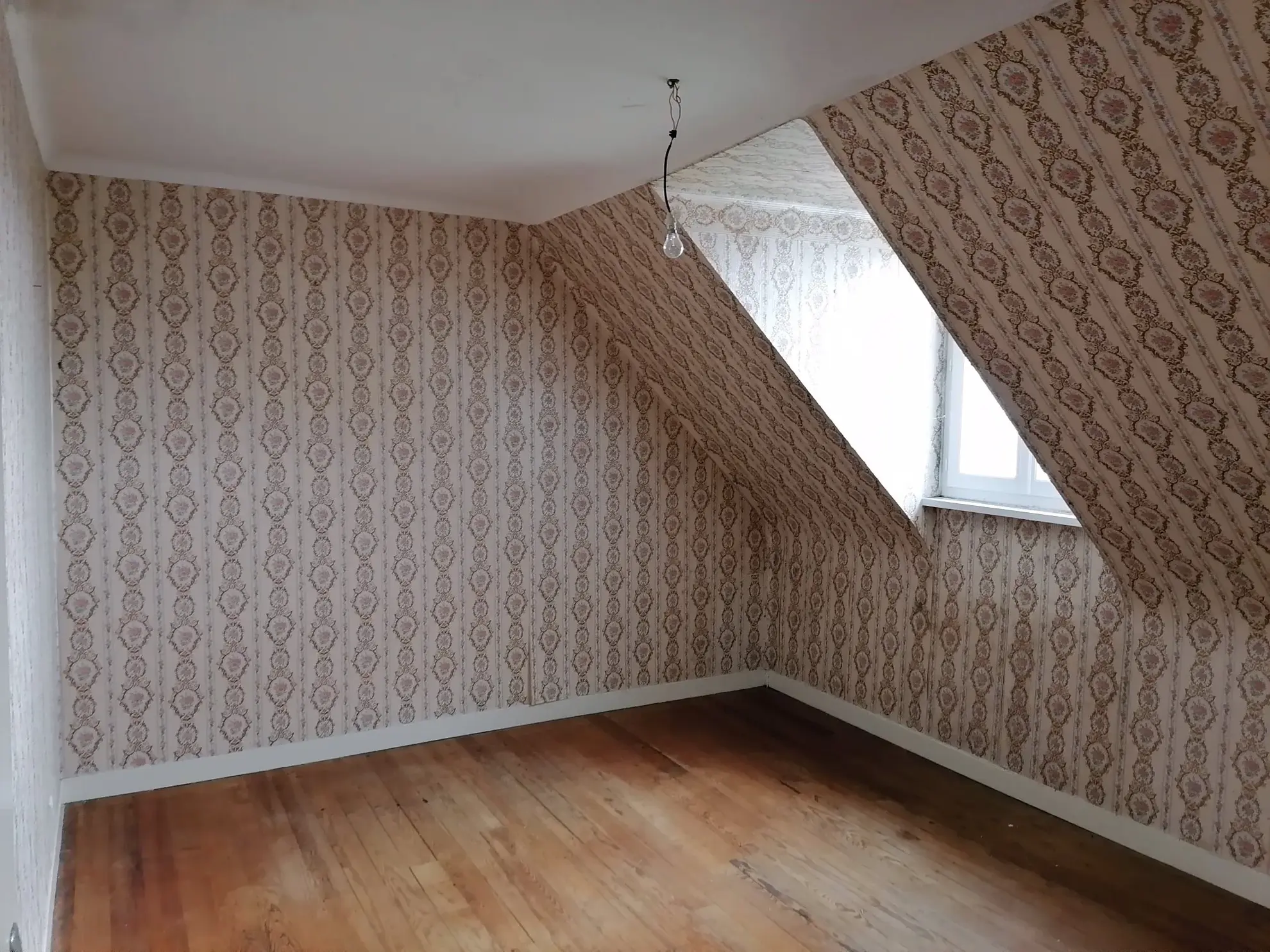 Maison à Plogoff de 105 m² à rénover - 180 200 € 
