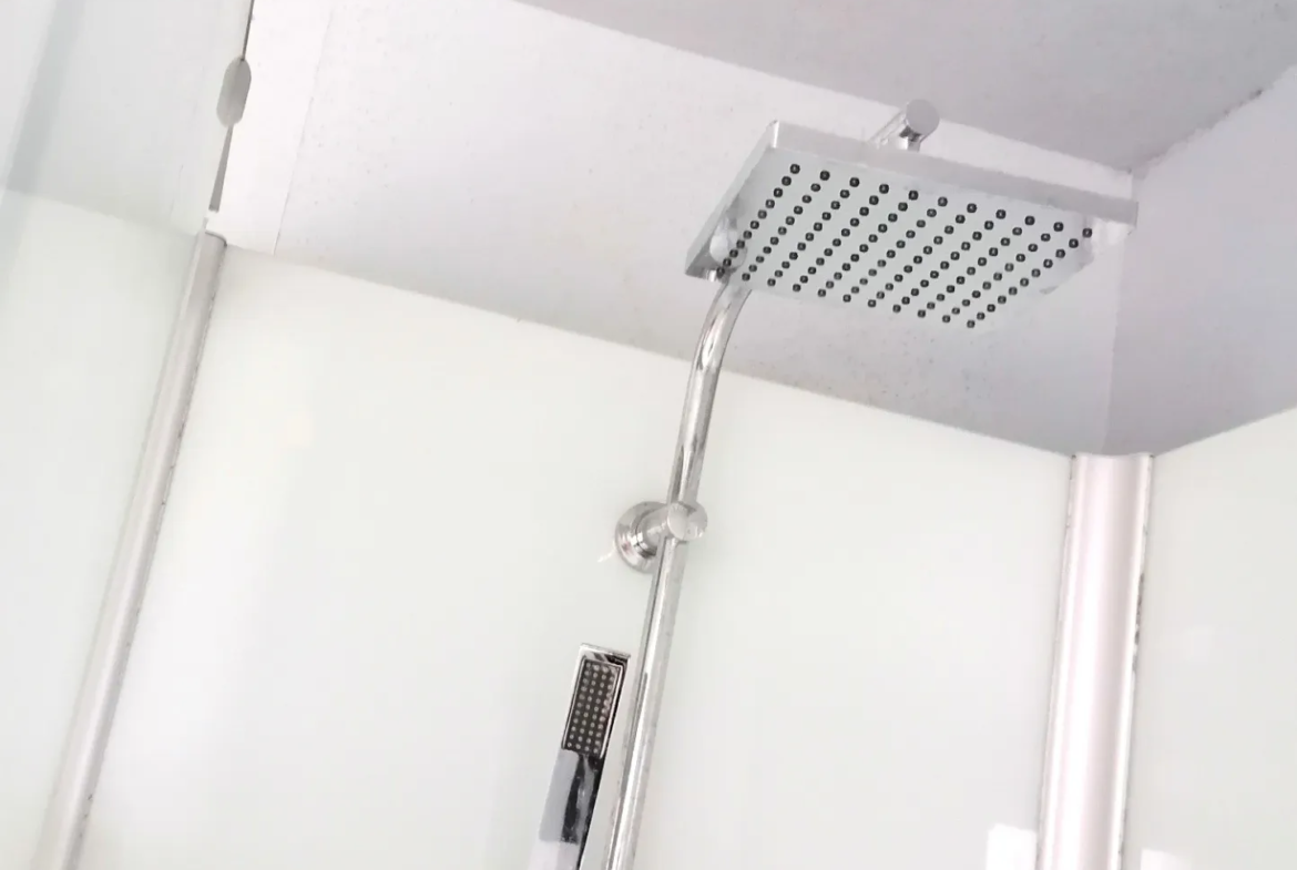 Maison à Plogoff de 105 m² à rénover - 180 200 € 