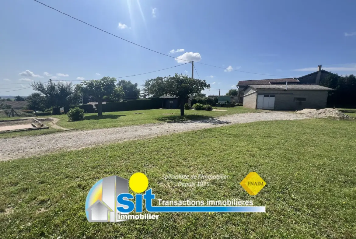 Terrain constructible à Seyssuel avec dépôt de 70 m² 