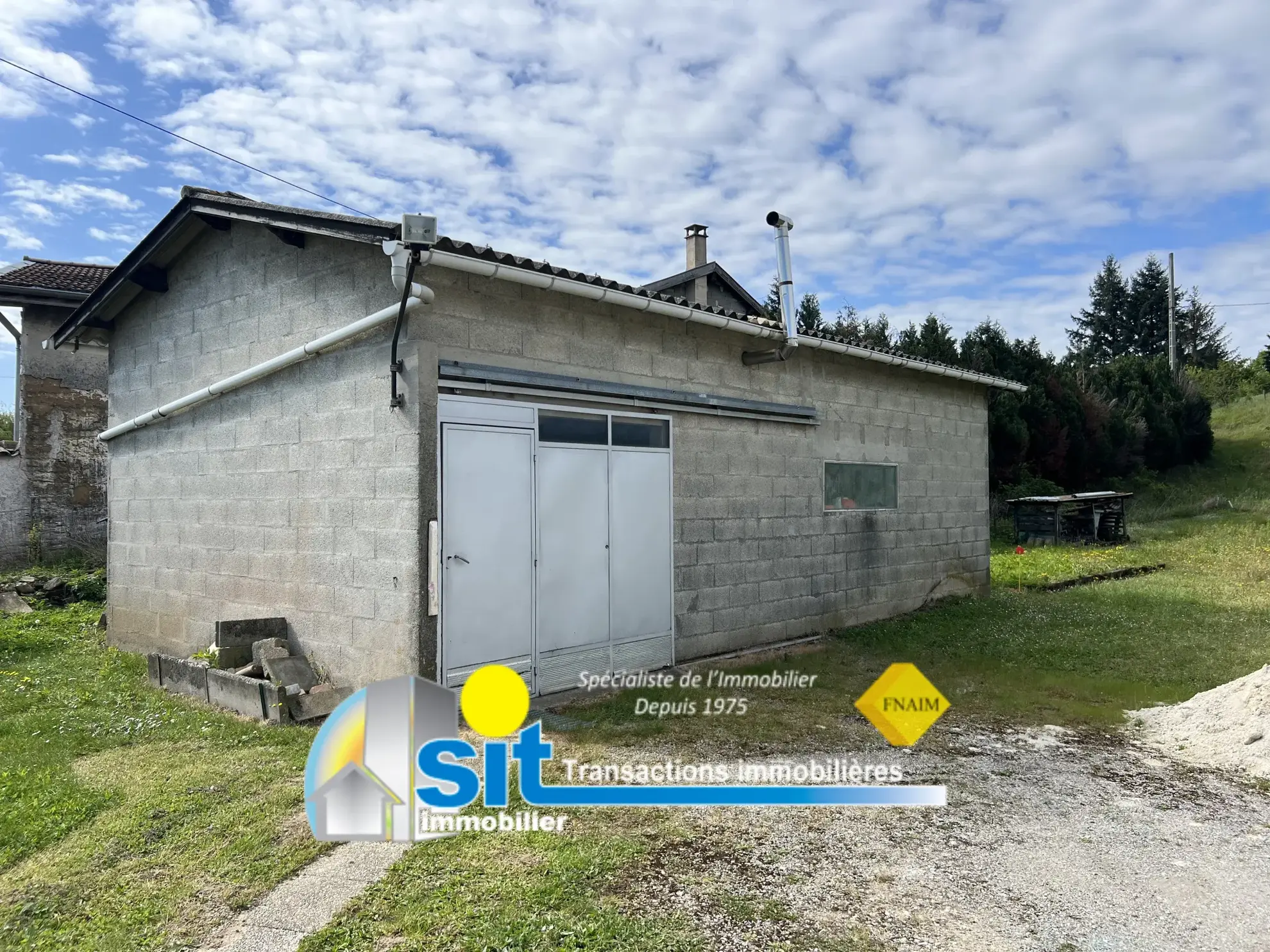 Terrain constructible à Seyssuel avec dépôt de 70 m² 