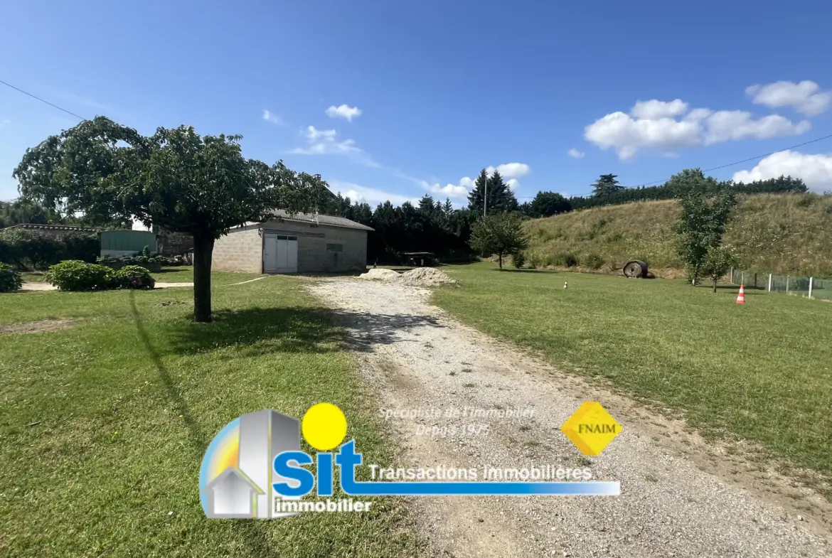 Terrain constructible à Seyssuel avec dépôt de 70 m² 