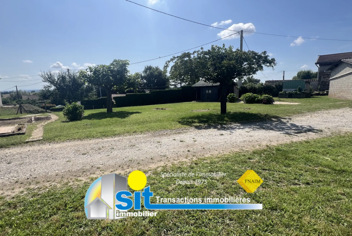Terrain constructible à Seyssuel avec dépôt de 70 m² 