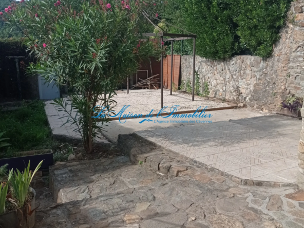 Maison de village en pierres avec jardin à St Florent sur Auzonnet 