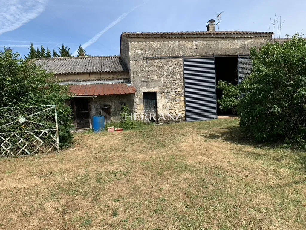 Maison en pierre à rénover de 160 m² aux Artigues-de-Lussac 
