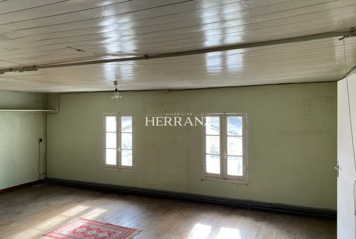 Maison en pierre à rénover de 160 m² aux Artigues-de-Lussac 