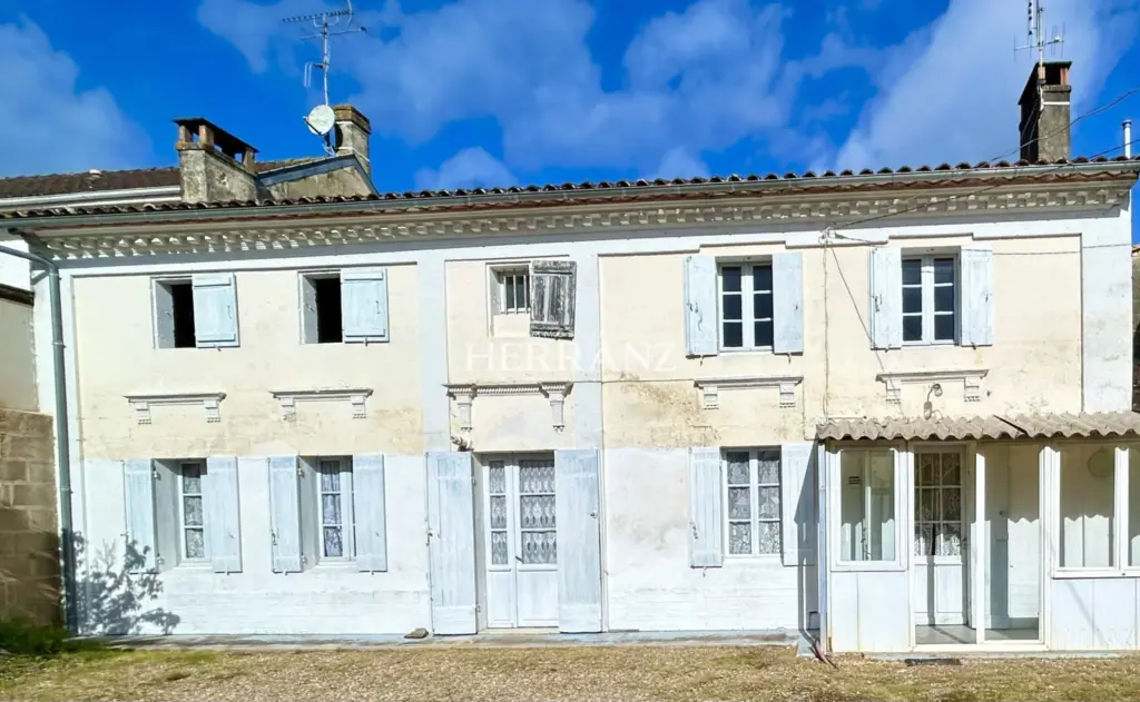 Maison en pierre à rénover de 160 m² aux Artigues-de-Lussac