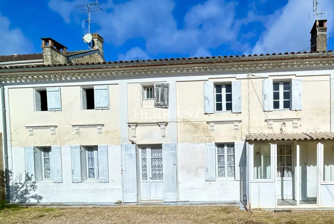 Maison en pierre à rénover de 160 m² aux Artigues-de-Lussac 
