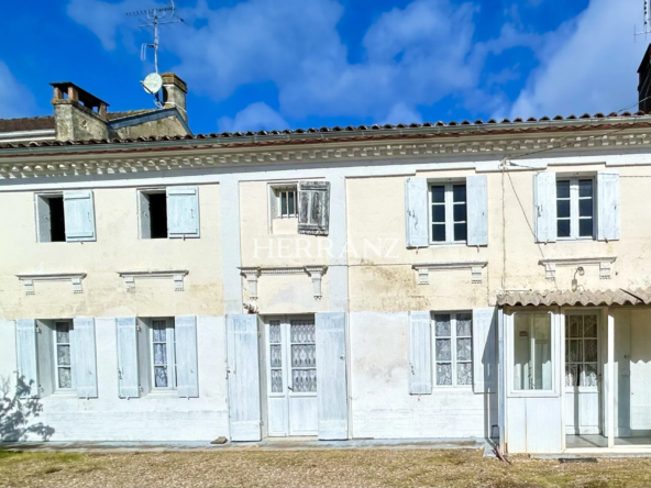 Maison en pierre à rénover de 160 m² aux Artigues-de-Lussac