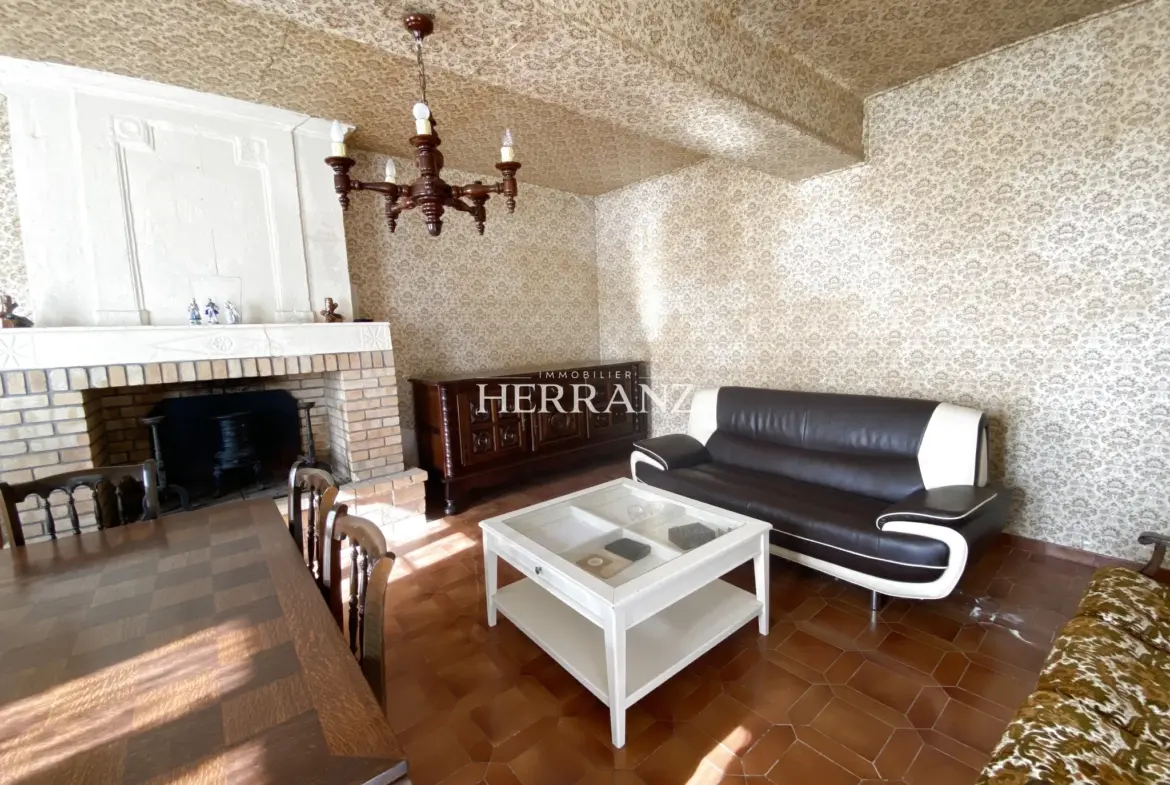 Maison en pierre à rénover de 160 m² aux Artigues-de-Lussac 