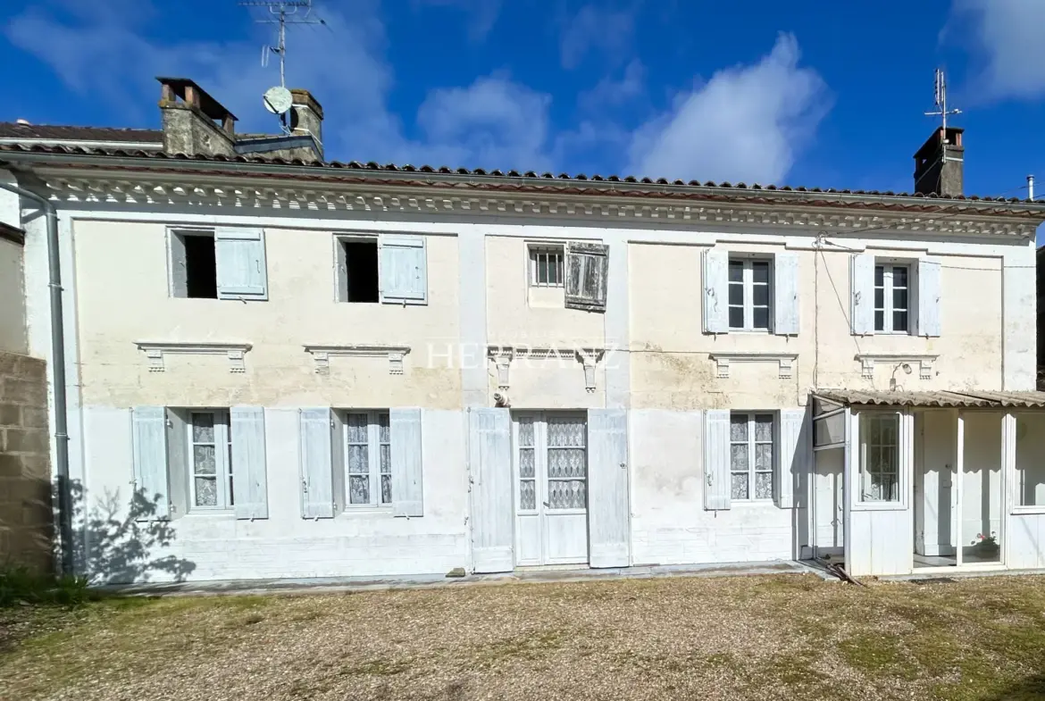 Maison en pierre à rénover de 160 m² aux Artigues-de-Lussac 