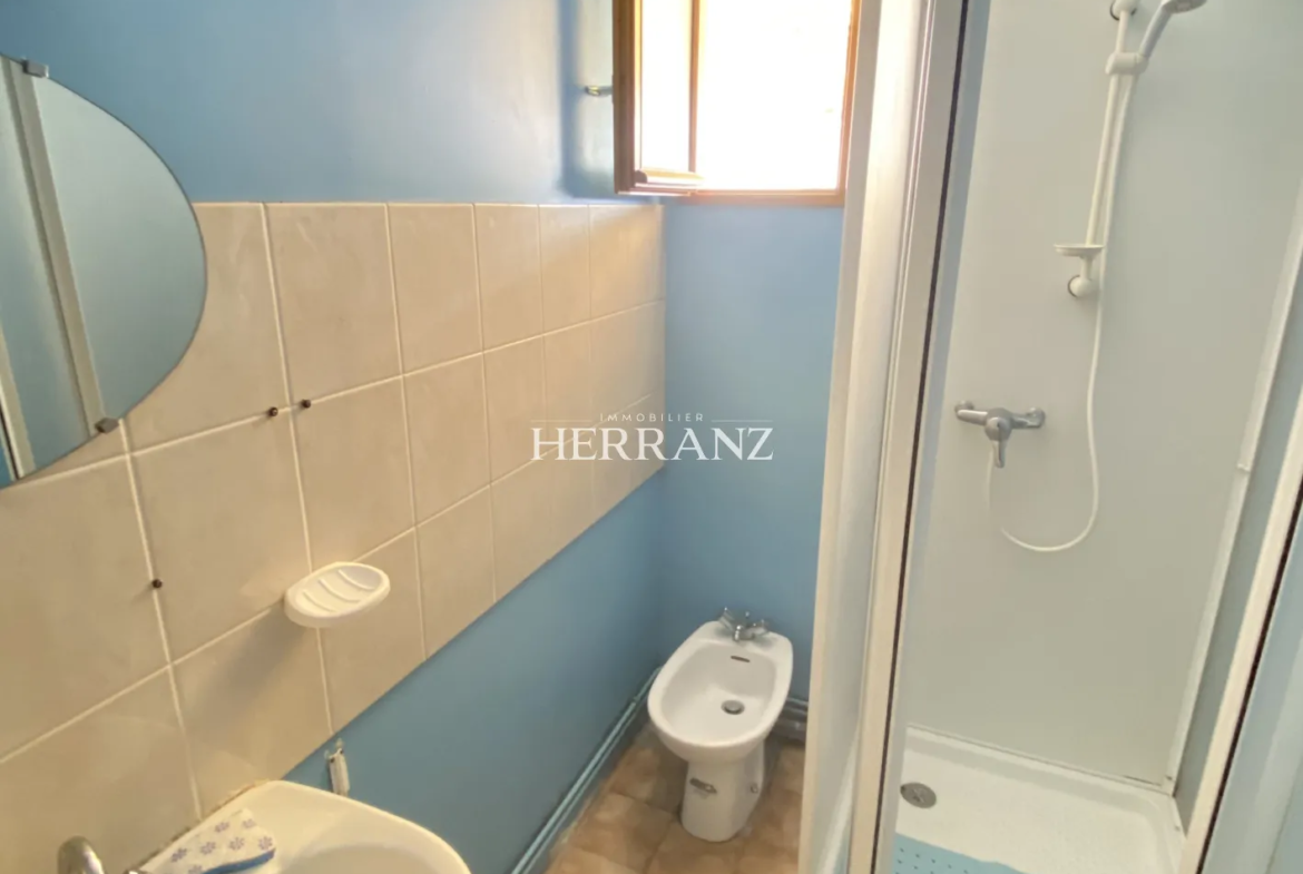 Maison en pierre à rénover de 160 m² aux Artigues-de-Lussac 