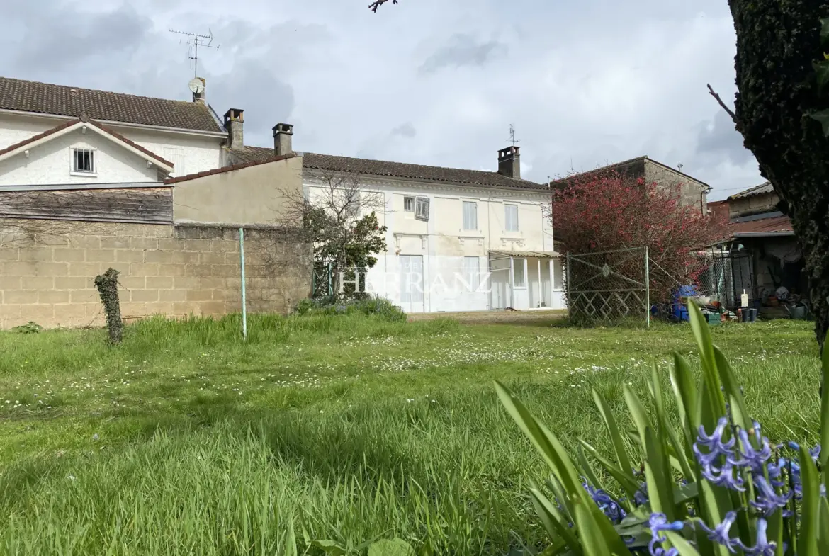 Maison en pierre à rénover de 160 m² aux Artigues-de-Lussac 