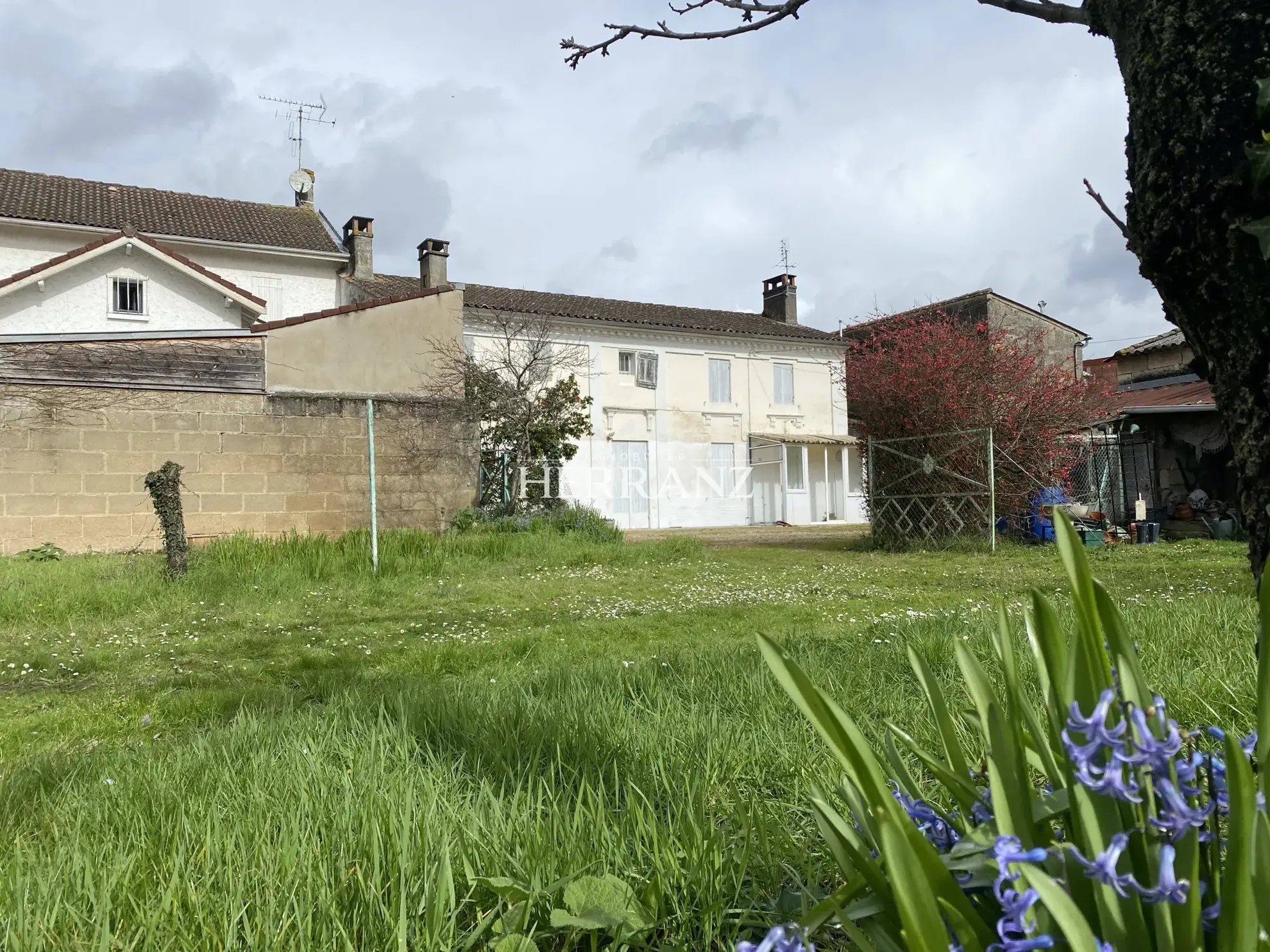 Maison en pierre à rénover de 160 m² aux Artigues-de-Lussac 