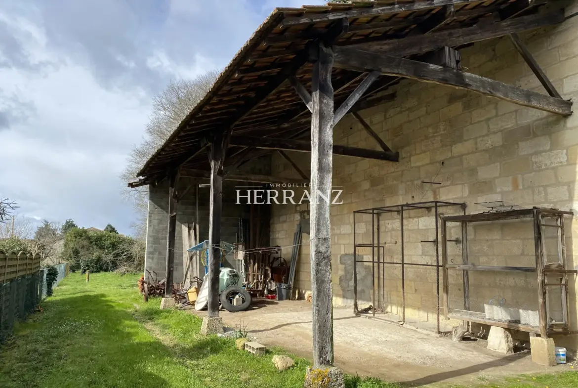 Maison en pierre à rénover de 160 m² aux Artigues-de-Lussac 