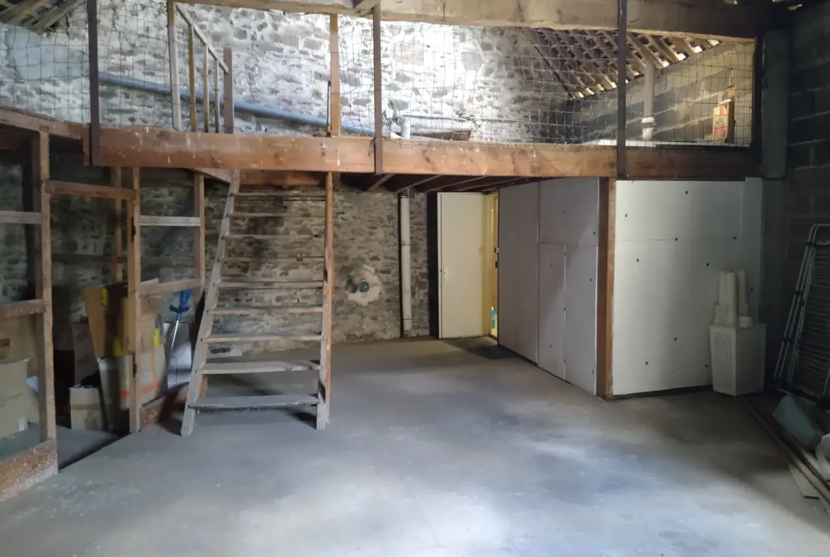 Maison de Bourg à Rénover de 124 m² à Pre en Pail 