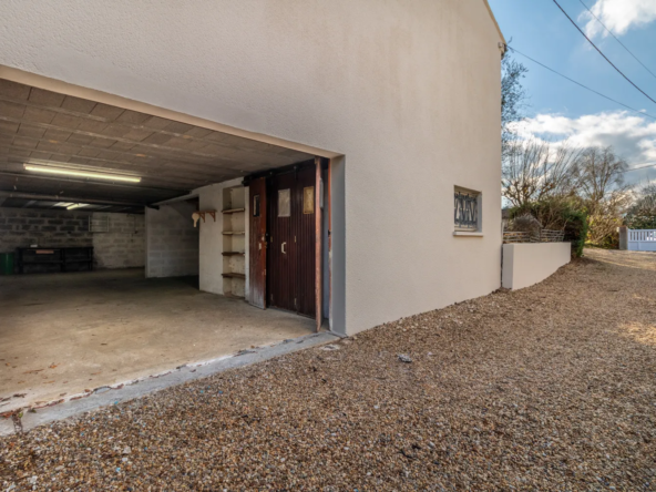 Maison à rafraîchir avec jardin de 1500 m² à Saint-Savinien 