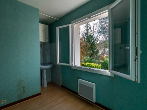 Maison à rafraîchir avec jardin de 1500 m² à Saint-Savinien 