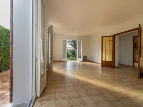 Maison à rafraîchir avec jardin de 1500 m² à Saint-Savinien 