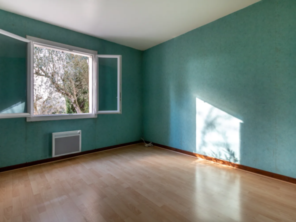 Maison à rafraîchir avec jardin de 1500 m² à Saint-Savinien 