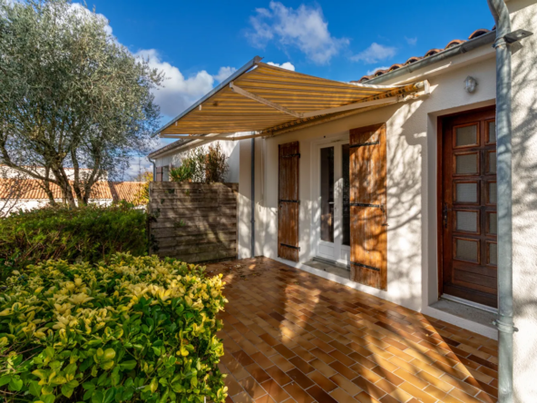 Maison à rafraîchir avec jardin de 1500 m² à Saint-Savinien 