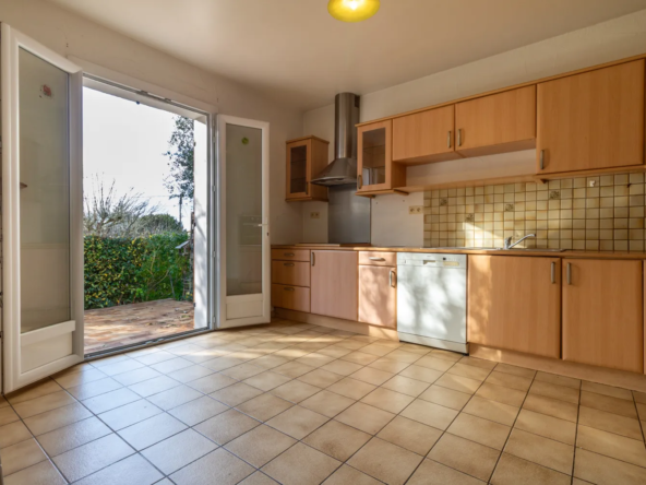 Maison à rafraîchir avec jardin de 1500 m² à Saint-Savinien 