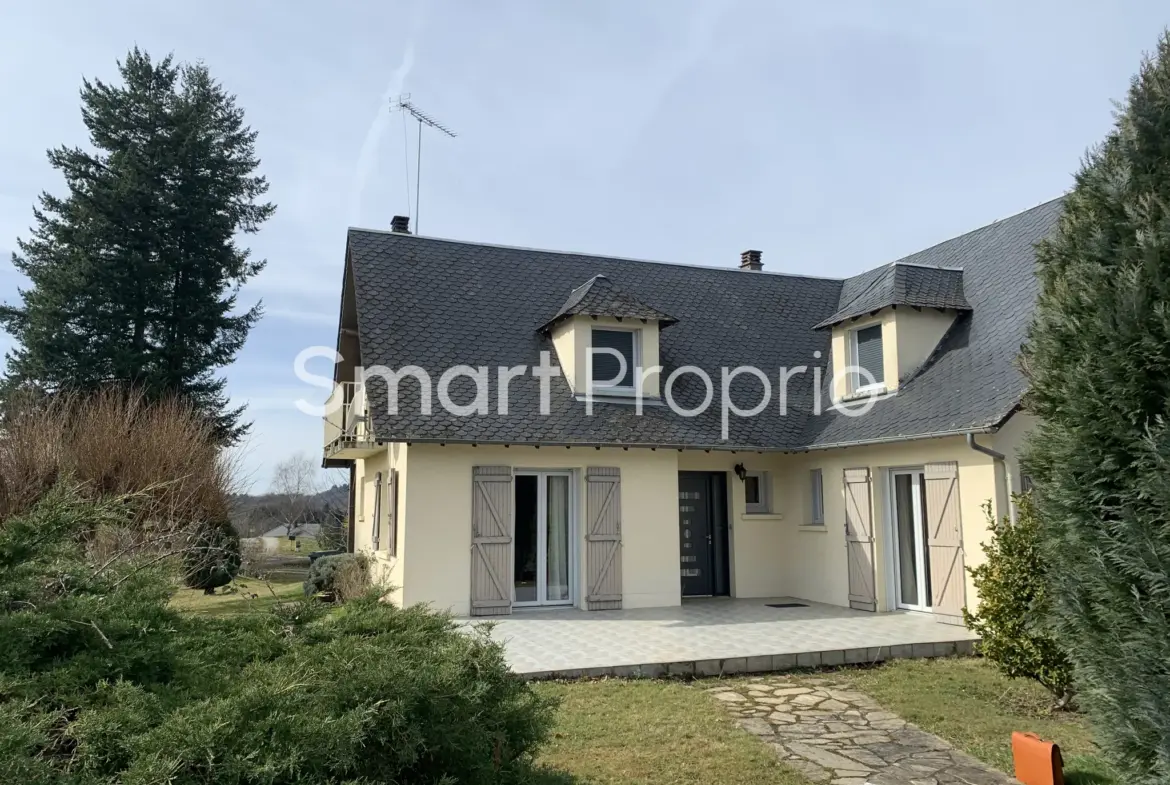 Maison à vendre 160 m² - 4 chambres - 3 garages à 19460 