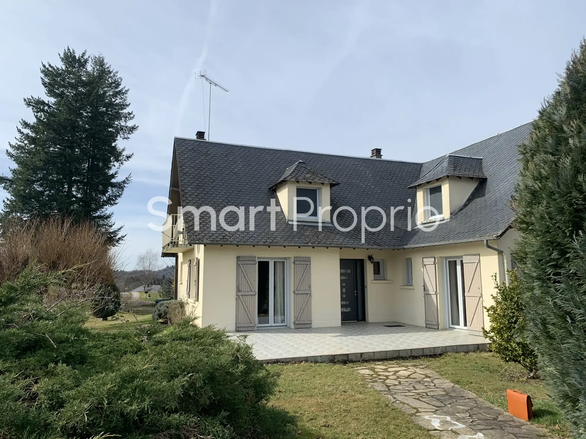 Maison à vendre 160 m² - 4 chambres - 3 garages à 19460 