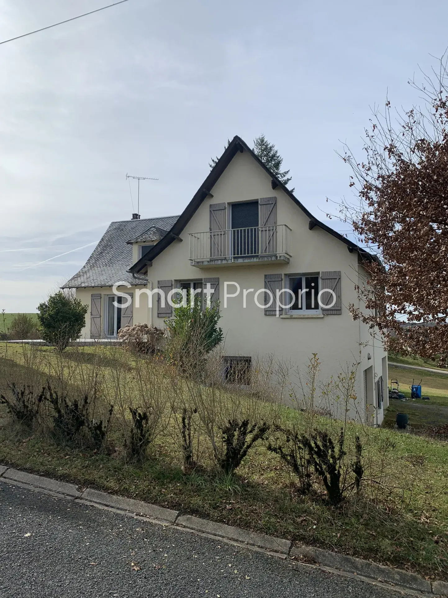 Maison à vendre 160 m² - 4 chambres - 3 garages à 19460 