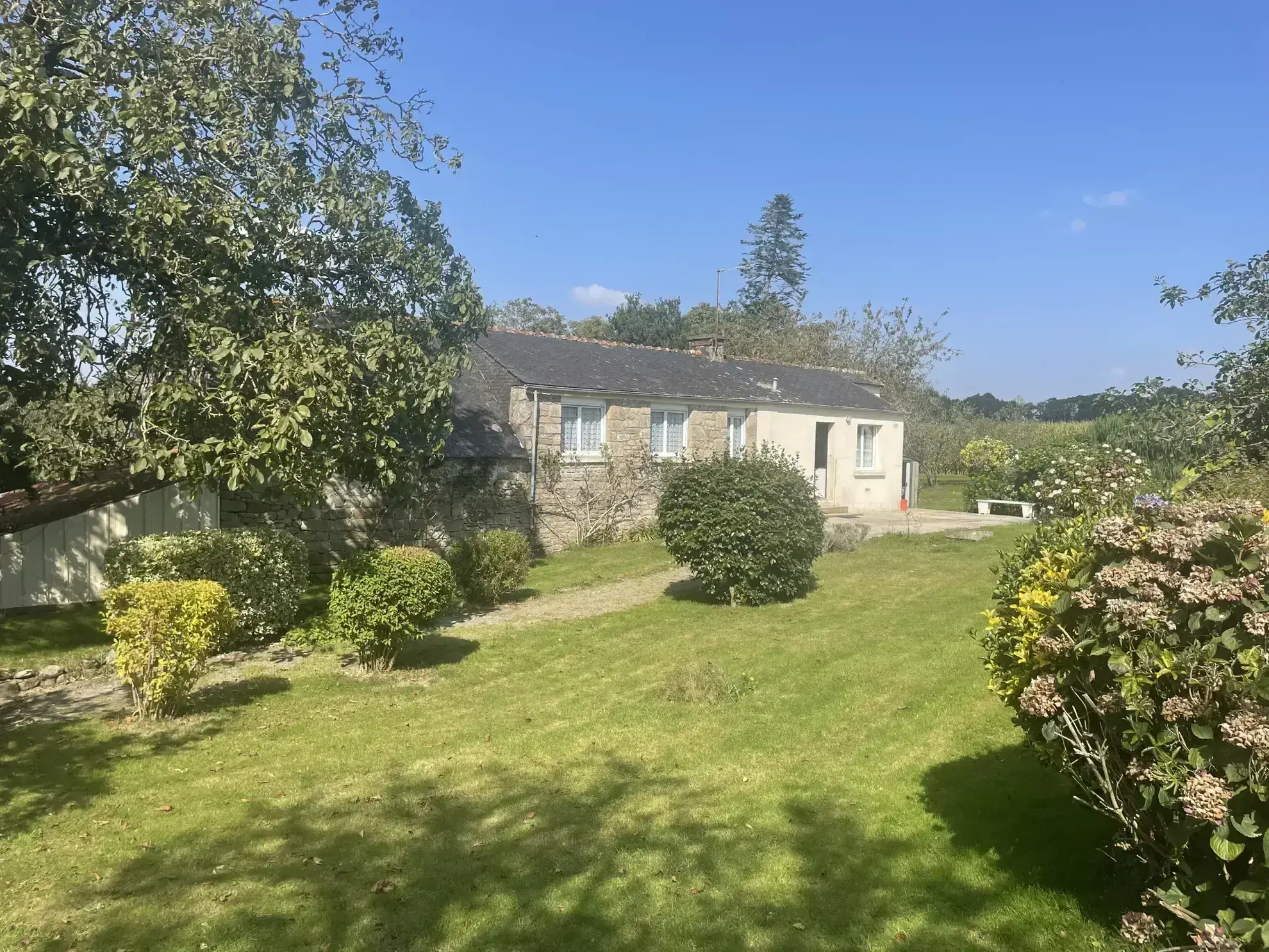 Maison de village à Melrand avec dépendances 