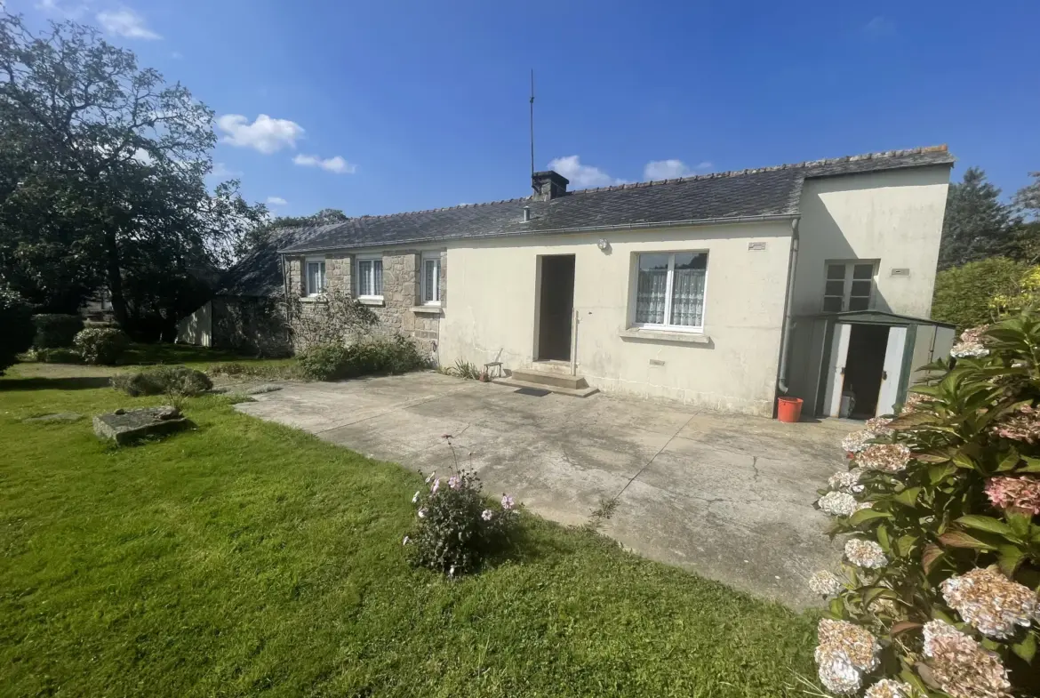 Maison de village à Melrand avec dépendances 