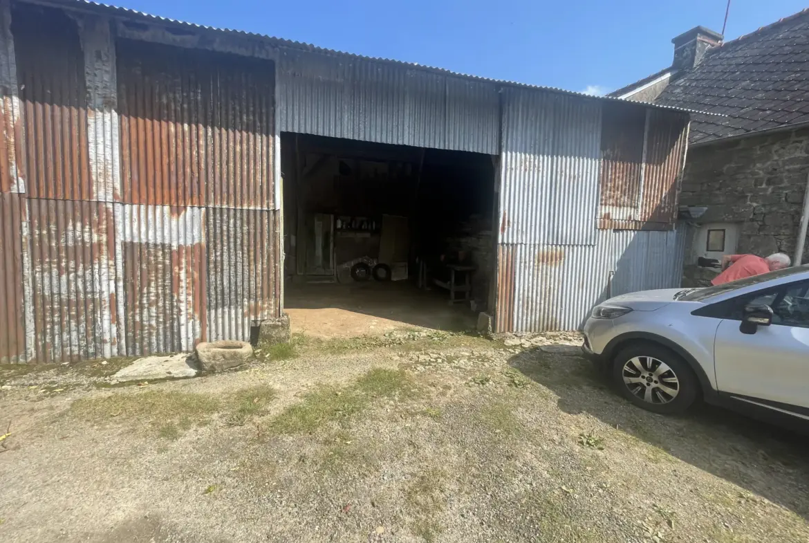 Maison de village à Melrand avec dépendances 