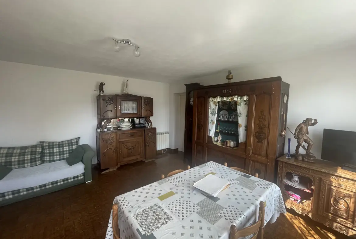 Maison de village à Melrand avec dépendances 