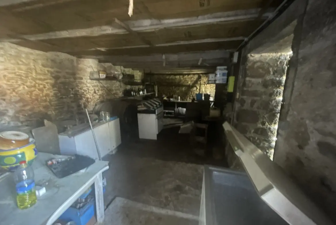 Maison de village à Melrand avec dépendances 
